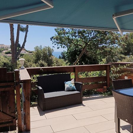 petite maison au calme - piscine en copropriété, terrasse, mer Vallauris Extérieur photo