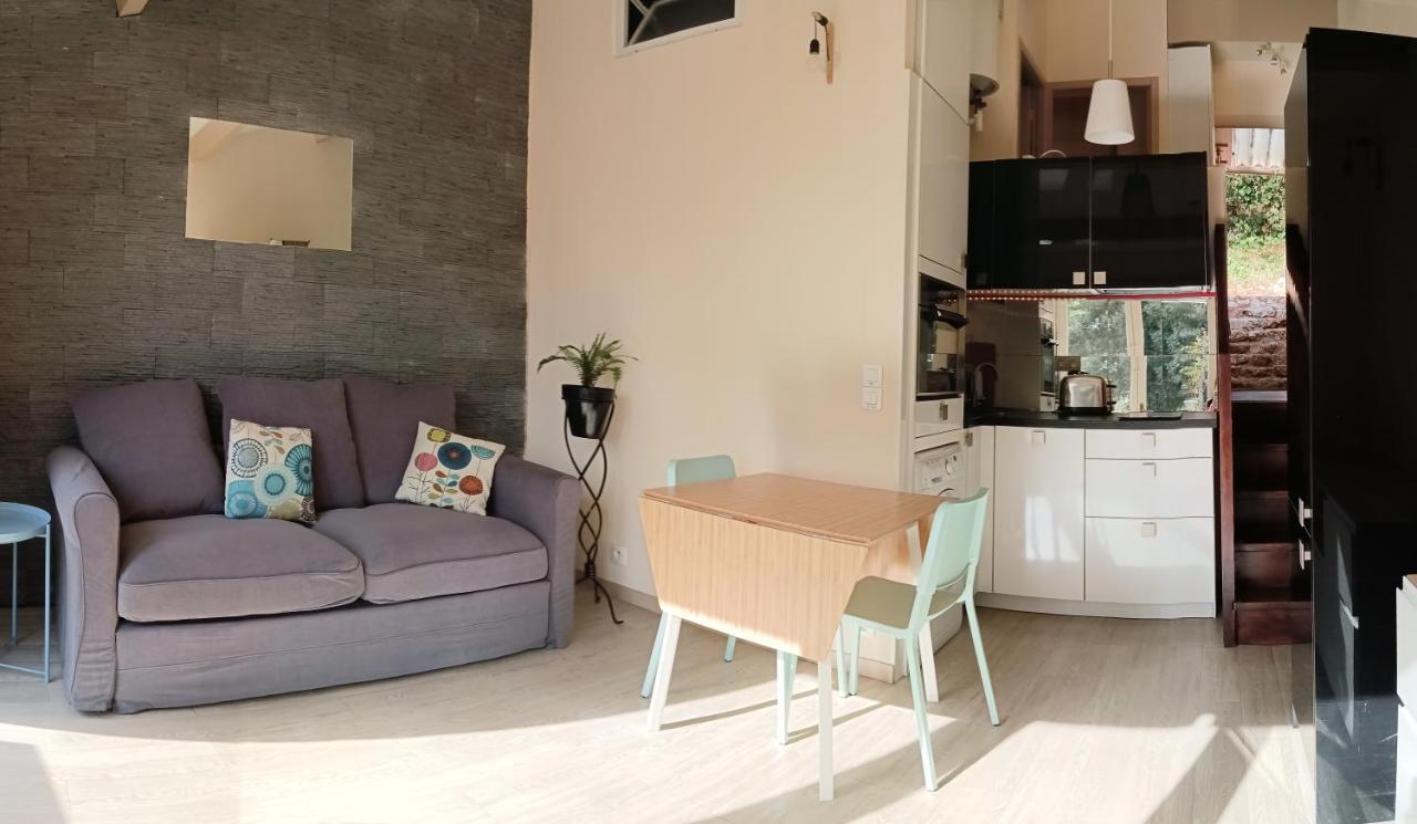 petite maison au calme - piscine en copropriété, terrasse, mer Vallauris Extérieur photo