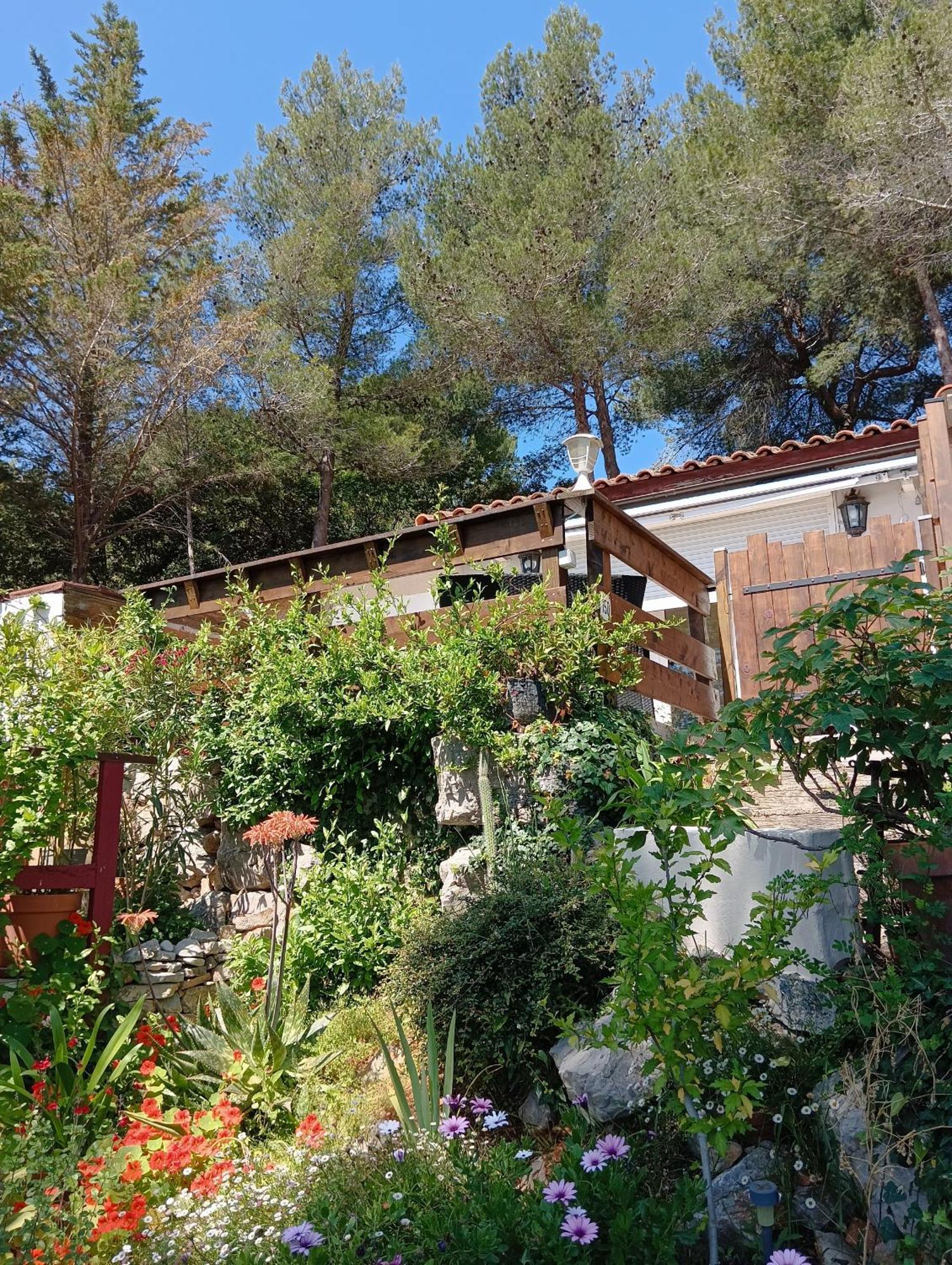 petite maison au calme - piscine en copropriété, terrasse, mer Vallauris Extérieur photo