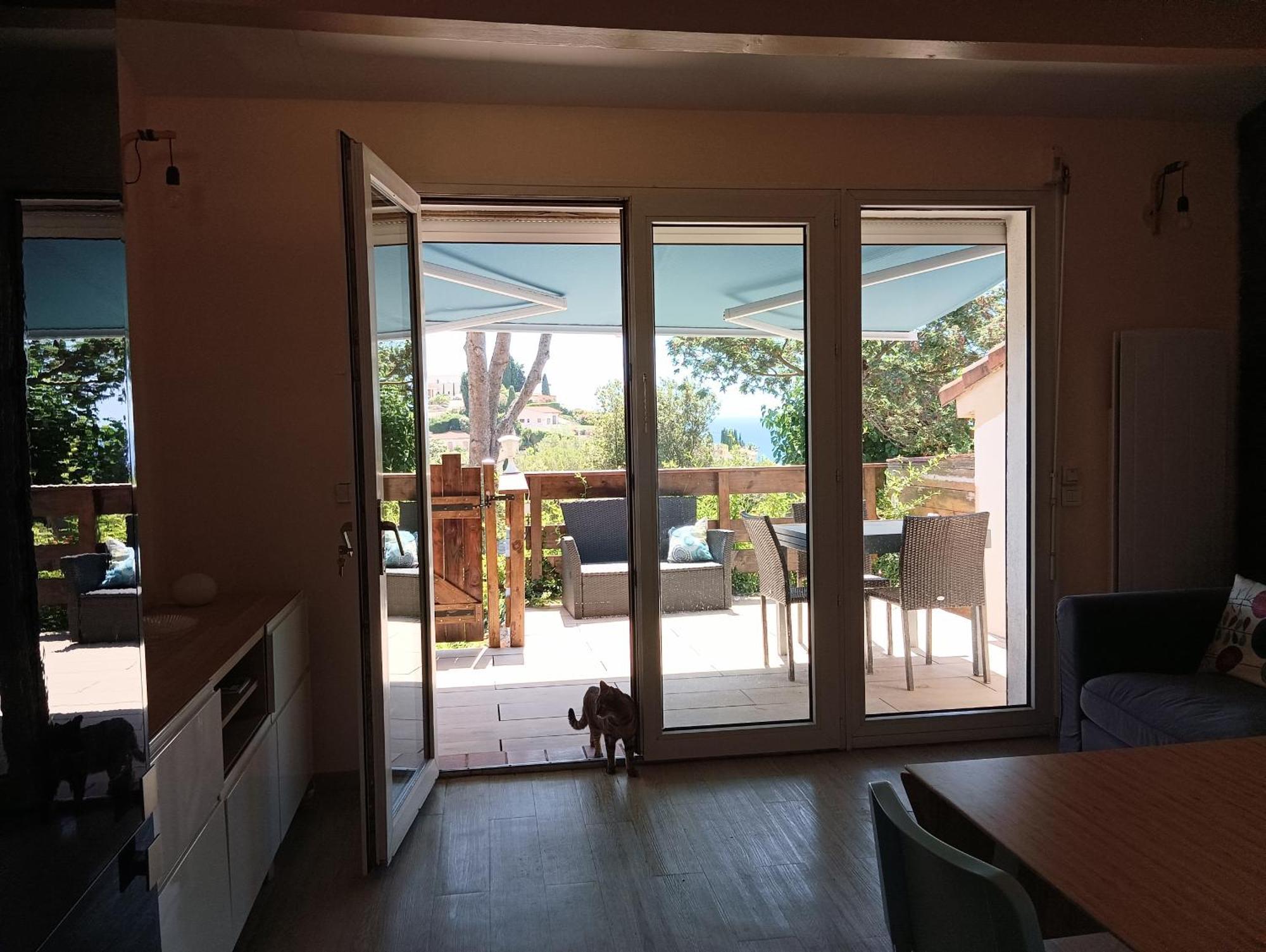 petite maison au calme - piscine en copropriété, terrasse, mer Vallauris Extérieur photo