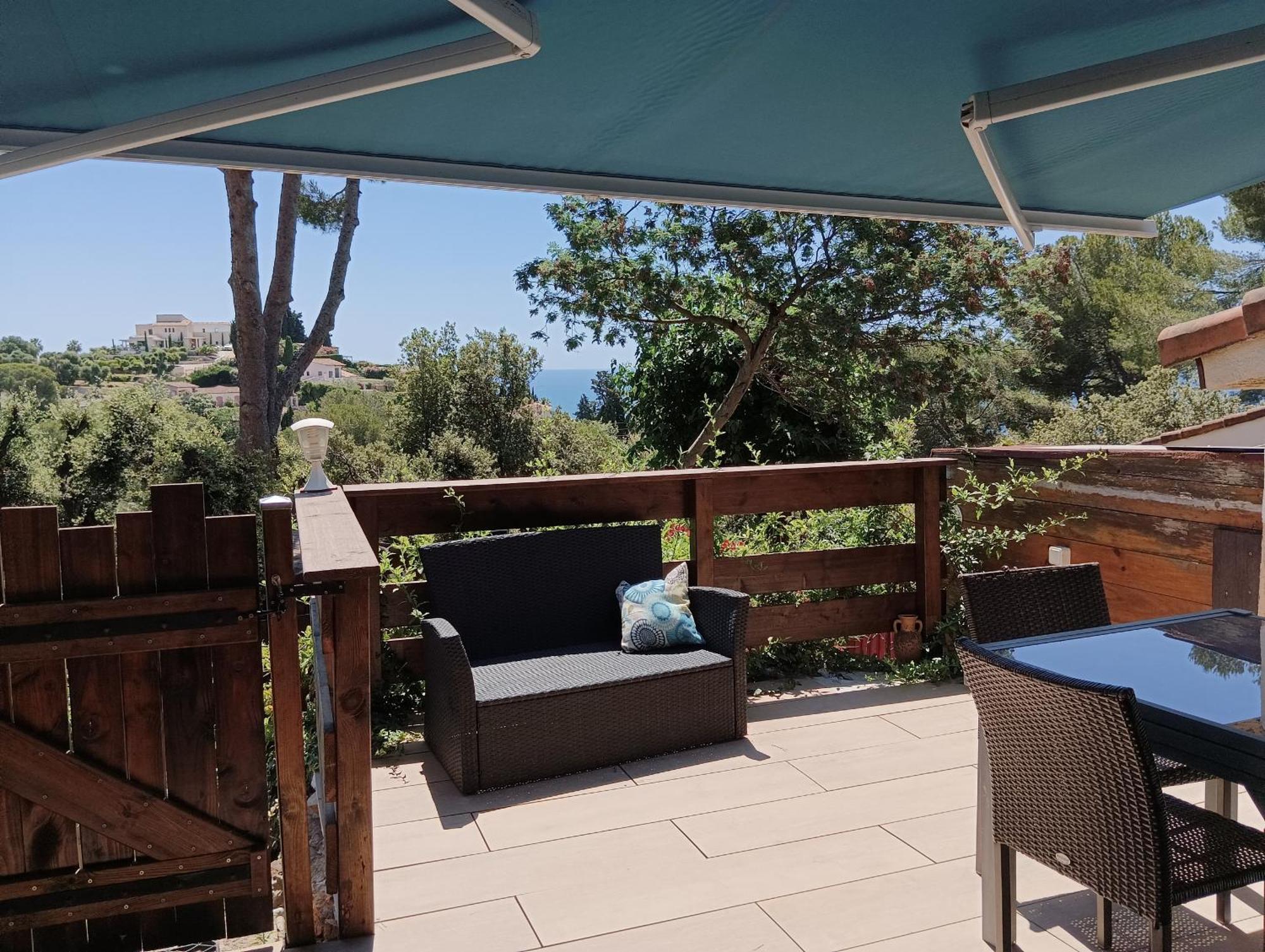 petite maison au calme - piscine en copropriété, terrasse, mer Vallauris Extérieur photo