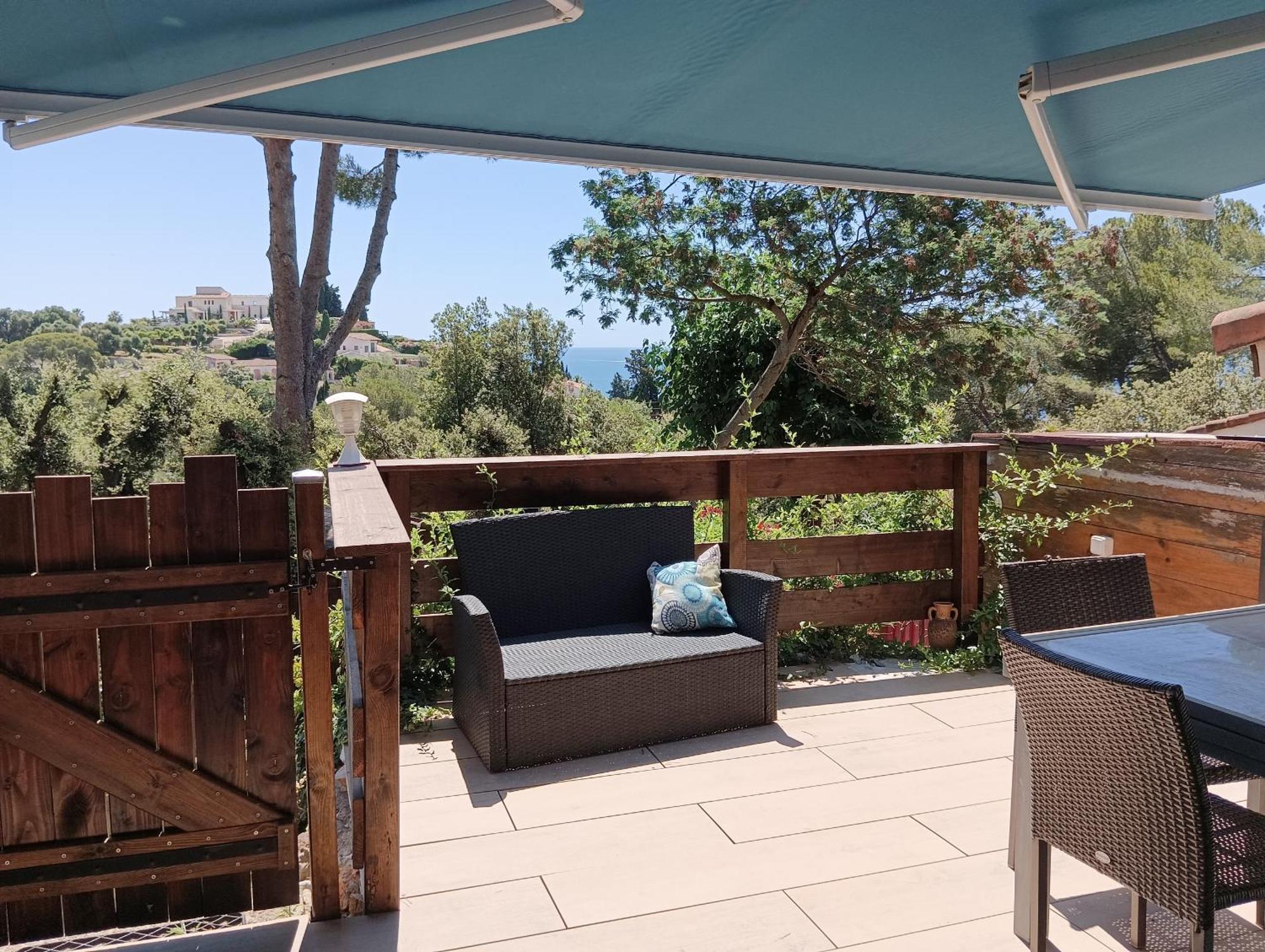 petite maison au calme - piscine en copropriété, terrasse, mer Vallauris Extérieur photo